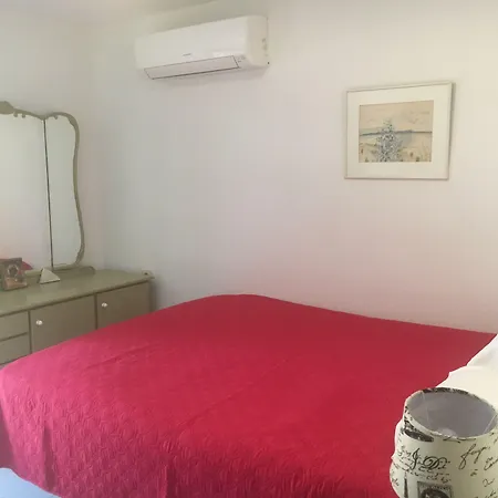 펜션 Agrelia House