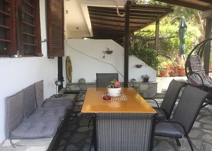 Agrelia House *
